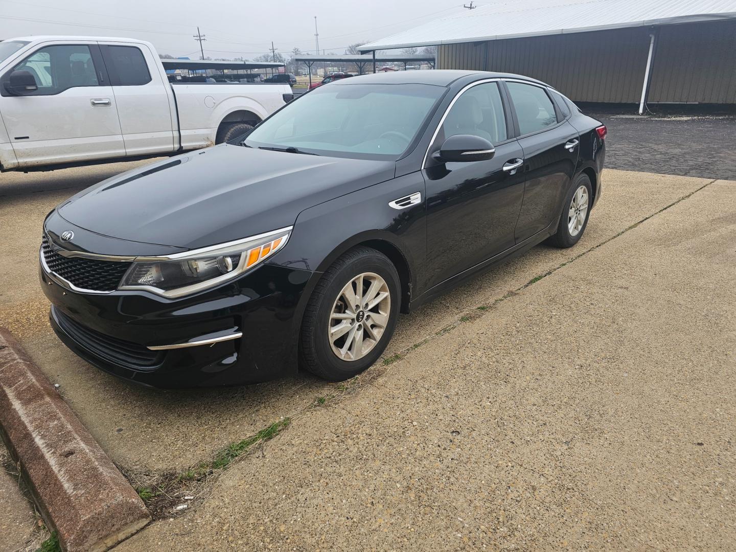 2016 BLACK Kia Optima LX (5XXGT4L38GG) with an 2.4L L4 DOHC 16V engine, 6A transmission, located at 533 S Seven Points BLVD, Seven Points, TX, 75143, (430) 255-4030, 32.313999, -96.209351 - Photo#0